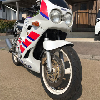 ヤマハ FZR250 希少な4気筒