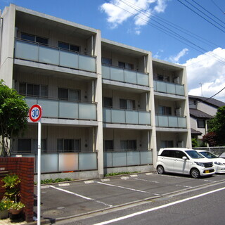 閑静な住宅街で南側幅員6ｍ公道に面しており、とても出し入れし易い...