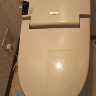 トイレ　ウォシュレット付·タンクレス