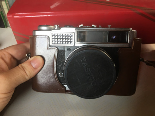 YASHICA のフィルムカメラ(カバー、箱、説明書付き)
