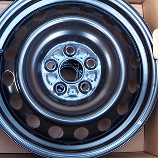 新車外し トヨタ 純正 スチール ホイール ホイールキャップ付き 15x5 