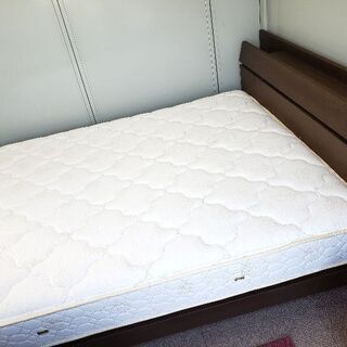 早い者勝ち‼️美品★高級フランスベッド‼️クイーンサイズ フレーム マットレス セット☆宮 照明 コンセント 付き 