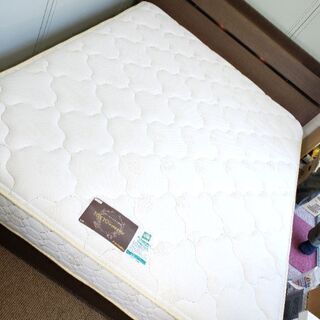早い者勝ち‼️美品★高級フランスベッド‼️クイーンサイズ フレーム マットレス セット☆宮 照明 コンセント 付き 