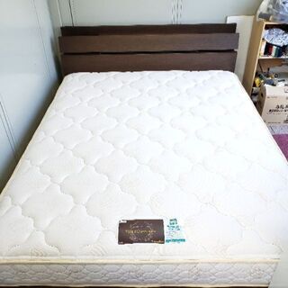 早い者勝ち‼️美品★高級フランスベッド‼️クイーンサイズ フレーム マットレス セット☆宮 照明 コンセント 付き 