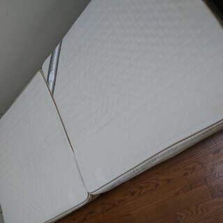 折り畳み式シングルサイズベッド
