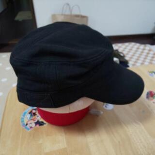 黒のハンチング帽
