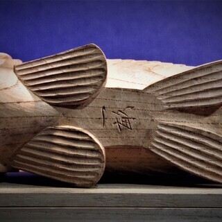 大島一敏作　一刀彫鯉・木彫鯉・木雕鯉魚 共箱 