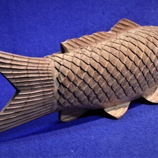 大島一敏作　一刀彫鯉・木彫鯉・木雕鯉魚 共箱 