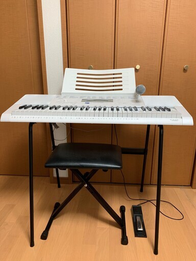 カシオLK-222光ナビゲーションキーボード、スタンド、椅子、マイク、ヘッドホン、サスティンペダル等