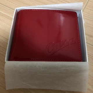 新品]カープグラブ革二つ折り財布