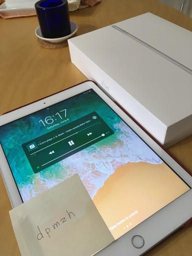 【代金引換可】iPad（第5世代、WiFiモデル 32GB、シルバー）