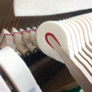 芸術的なピアノ　プルツナーMPY500S