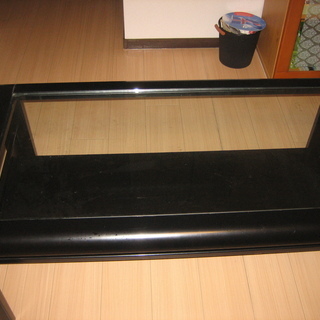 黒色の格調有るガラス板テーブルです