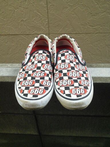 シュプリームとヴァンズのコラボスリッポン シュプリームとヴァンズのコラボスリッポン