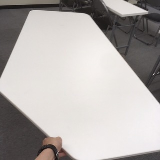 【残り1個】オフィステーブル（ホワイト）を売ります。