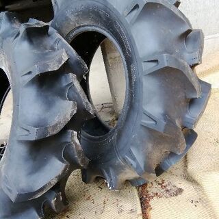 トラクター　タイヤ前輪