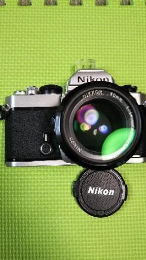 Nikonのフィルム式一眼レフカメラになります。