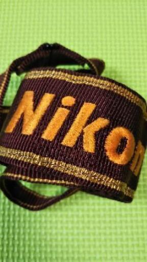 Nikonのフィルム式一眼レフカメラになります。
