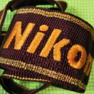 Nikonのフィルム式一眼レフカメラになります。