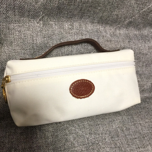 Longchamp ロンシャン 白ナイロン ハンドポーチ Sips Tokyo 西大島のバッグ ポーチ の中古あげます 譲ります ジモティーで不用品の処分
