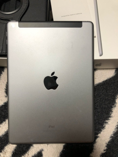 iPad6 Wi-Fi 32G グレイ 回転ケース付き