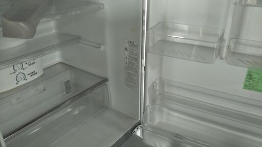 ３枚ドア冷蔵庫　２５５L　中型サイズの冷蔵庫