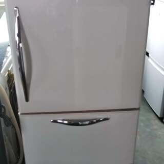 HITACHI　３枚ドア冷蔵庫　２６５L　中型サイズ　自動製氷機能付き