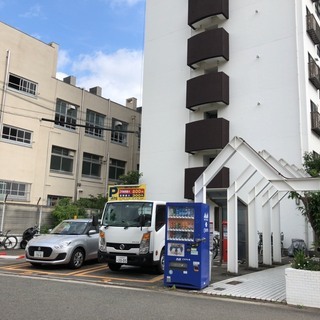 ㊗️🆓現金105,000円プレゼント！🉐初月家賃0円！低初期費用でご入居！水道ガス代ゼロ円！南向き陽当たり抜群！コンビニとスーパーへ徒歩5分、3路線3駅に徒歩10-15分。即入居可能！の画像