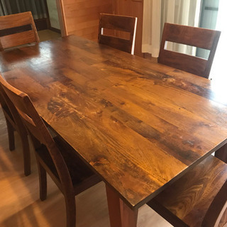 ダイニングテーブルセットとベンチ