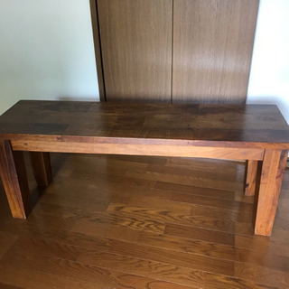 ダイニングテーブルセットとベンチ