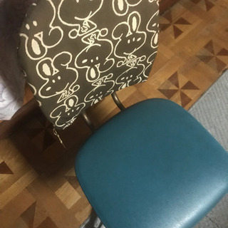 机の椅子