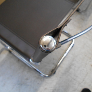 スチールパイプと合皮張りの椅子4脚セット【リサイクルショップサルフ】