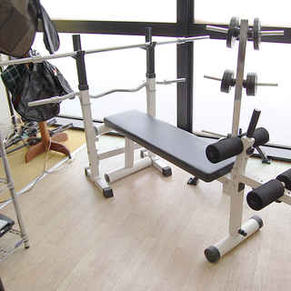 BODYMAKER トレーニングセット ベンチ シャフトラック プレートラック シャフト2本 プレート5kg×2枚/2.5kg×4枚 筋トレ ワークアウト トレーニング ホームジム 宅トレ ボディメーカー ☆ PayPay(ペイペイ)決済可能 ☆ 札幌市 清田区 平岡