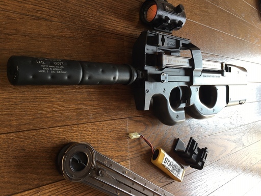 東京マルイ電動ガン　P90TR