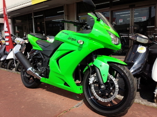 NO.2721　Ｎｉｎｊａ２５０Ｒ（ニンジャ２５０Ｒ） 水冷４サイクル２気筒　ＦＩ車　ライムグリーン　☆彡