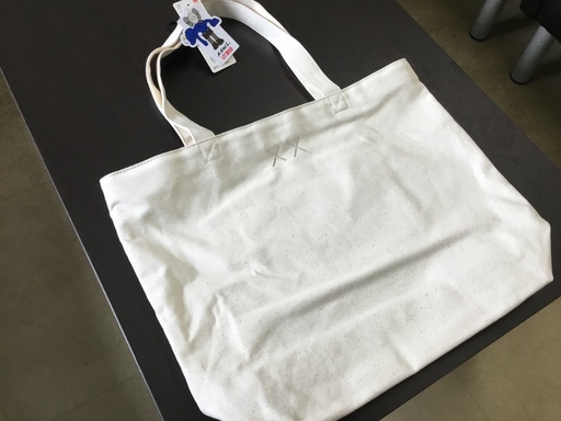 値下げ 貴重 Kaws Uniqlo カウズ ユニクロ コラボ トートバック 白 送料無料 にゃんこ先生 小田原のバッグの中古あげます 譲ります ジモティーで不用品の処分 値下げ 貴重 Kaws Uniqlo カウズ ユニクロ コラボ トートバック 白 送料無料 にゃんこ先生 小田原のバッグの中古あげます 譲ります ジモティーで不用品の処分