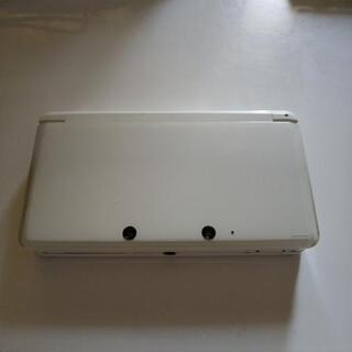 ✿任天堂3DS…ホワイト ※傷・痛み有り! 