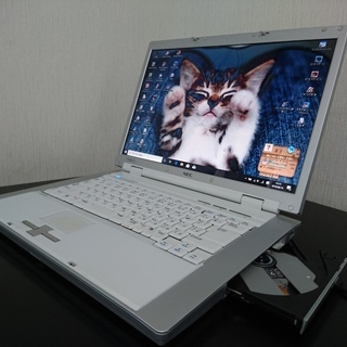 NEC　 LaVie　Windows10　15インチ・ホワイト1...