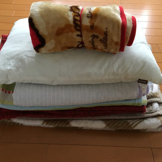 毛布、ブランケット、敷パット、枕など