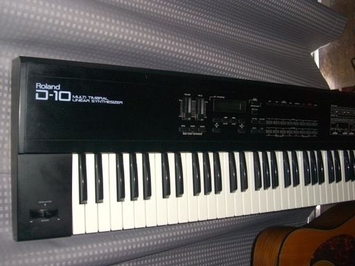 ★取引完了★Roland D-10　シンセサイザー（古いソフトケース付）動作ＯＫ