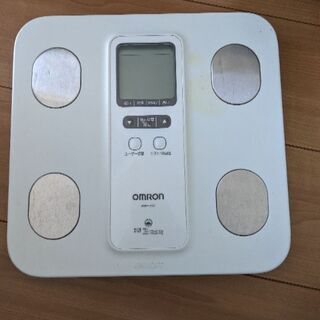 体重計（OMRON︰型番HBF-202）