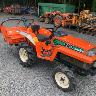 中古 トラクター クボタ XB-1(四駆ディーゼル、セル付き) 中古 トラクター クボタ XB-1(四駆ディーゼル、セル付き)