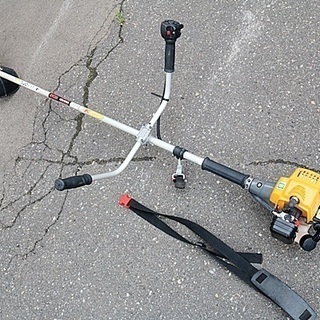 リョービ エンジン刈払機　動作OK　EKK-220A　Kスタート　肩掛けベルト付　チップソー径：230mm　2サイクルエンジン　排気量：21.7ml　草刈り