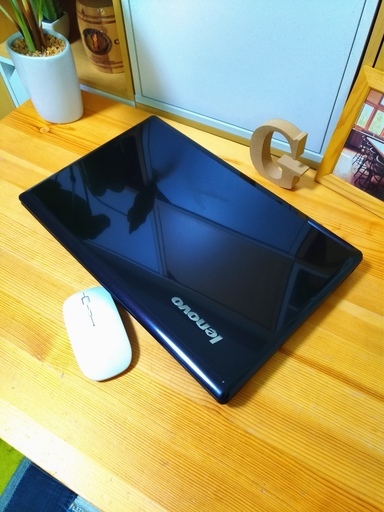 大容量500G！　可愛い光沢シャイニーブラックLenovo♪　軽量タイプで持ち運びも可能★　最新Windows10！　テンキー＆ウェブカメラ付き　　高性能デュアルコア　メモリ4G　lenovo　　大画面　最新Windows10　64Bit　　黒　高級感　15.6インチ　マウス付き 　ノートパソコン　無線LAN　Wi-Fi対応　DVDドライブ