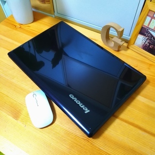 大容量500G！　可愛い光沢シャイニーブラックLenovo♪　軽量タイプで持ち運びも可能★　最新Windows10！　テンキー＆ウェブカメラ付き　　高性能デュアルコア　メモリ4G　lenovo　　大画面　最新Windows10　64Bit　　黒　高級感　15.6インチ　マウス付き 　ノートパソコン　無線LAN　Wi-Fi対応　DVDドライブ 大容量500G！ 可愛い光沢シャイニーブラックLenovo♪ 軽量タイプで