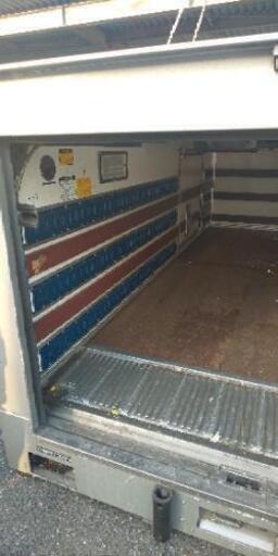 シャッター式 保冷コンテナ 頑丈 左右スライド式の扉 長さ462cm×幅