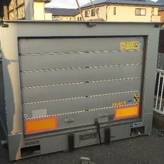 シャッター式 保冷コンテナ 頑丈 左右スライド式の扉 長さ462cm×幅222cm