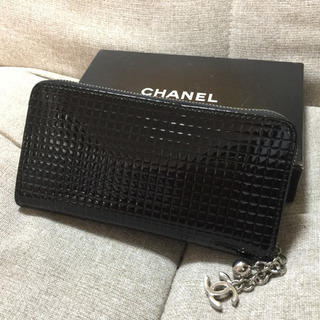 [希少]CHANEL チョコバー エナメル　長財布 CHANEL シャネル チョコバー 黒エナメル ラウンドファスナー長財布