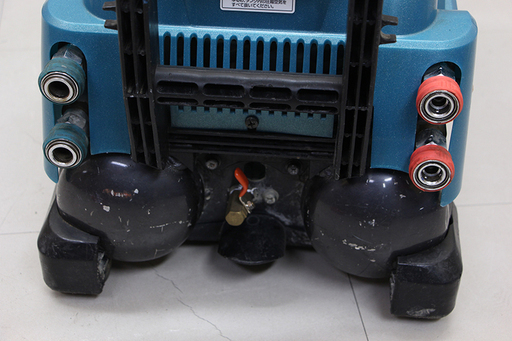 makita マキタ 常圧・高圧 エアコンプレッサ AC400X ホース付き (6UD3356Yanwx) makita マキタ 常圧・高圧 エアコンプレッサ AC400X ホース付き