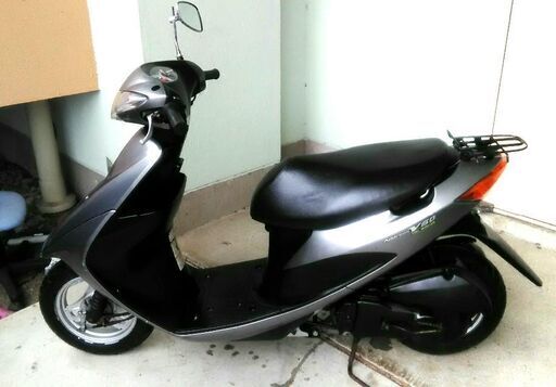 とても良いエンジン。( 鈴木、V50、)（Address）。 バックタイヤは新品です。 フロントタイヤは新品です。 フロントブレーキパッドは新品です。 シートは新品です。 エンジンオイルは新品です。 バッテリーはほぼ新品です。エンジンオイル漏れがない。 とても良いエンジン。( 鈴木、V50、)（Address）。 バックタイヤは新品